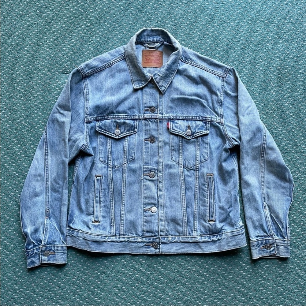 ☀️🔥Levi’s - Light Wash Ex-Boyfriend Trucker Jacket - L